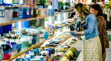 buyer browses souvenirs gifts souvenirs resort shot glasses inventory at offprice las vegas trade show